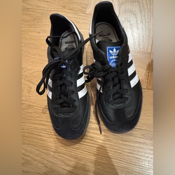 Kids adidas sambas - Picture 1 of 3